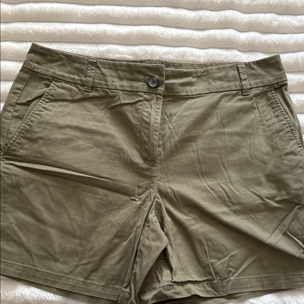 LOFT Green Khaki Women's Shorts
